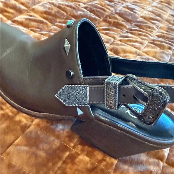 Stylish Brown Leather Mules - Picture 5 of 6